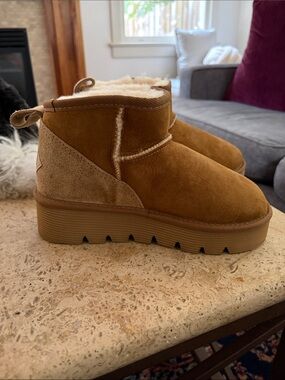 Sheepskins DownUnder size 37 NWOT